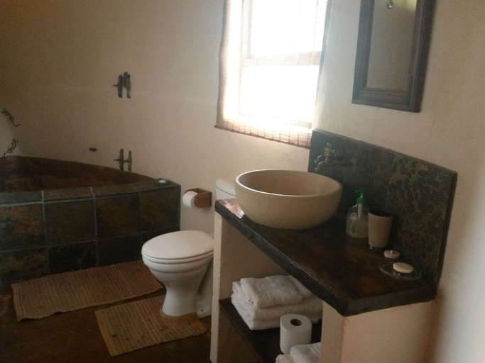 Bathroom 3, African Sun Guest House, Eden