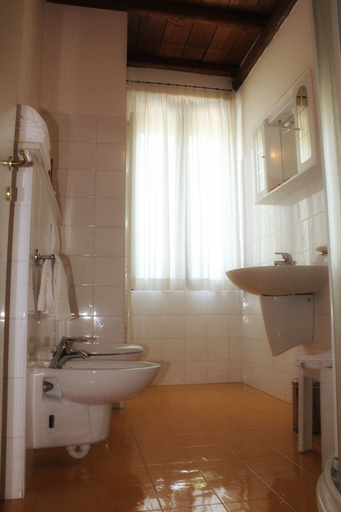 Bathroom 4, Corte Dossello, Ferrara