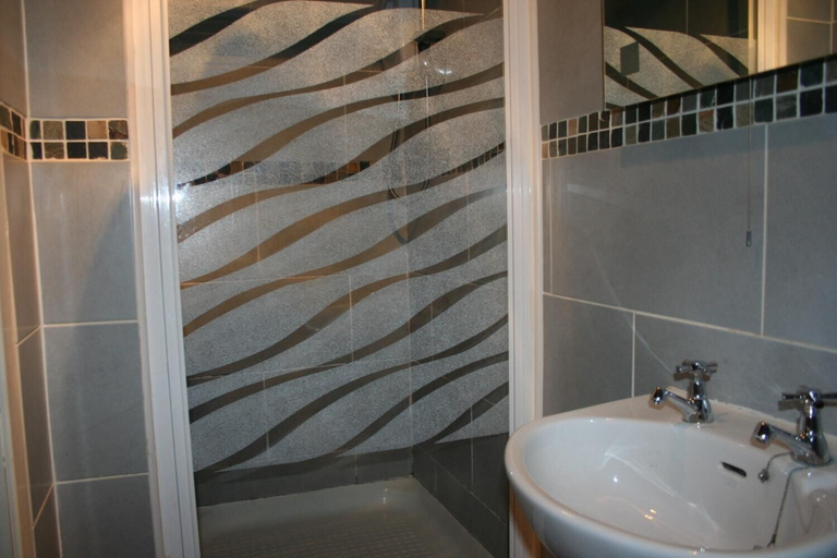 Bathroom 5, The Royal Hotel, South Ayrshire