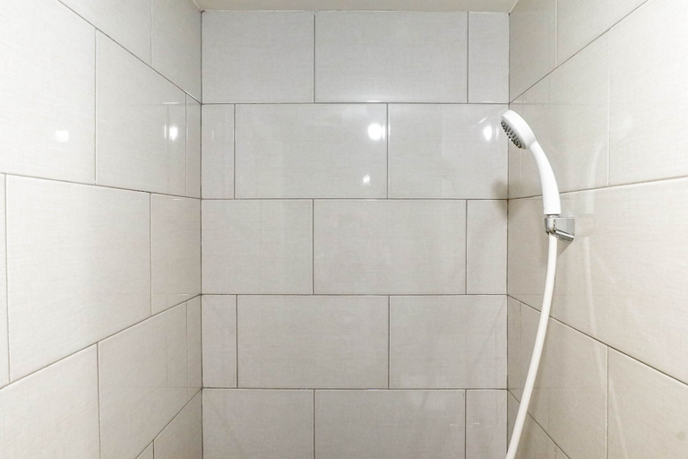 Bathroom 4, Modern Minimalist Studio Apartment At East Coast Mansion, Surabaya