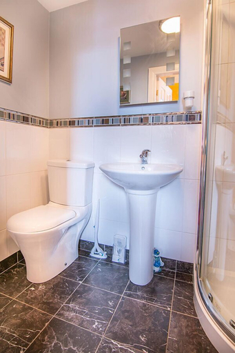 Bathroom 4, Creston Villa Guest House, Lincolnshire