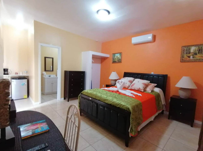Bedroom 3, Sunset Ridge Hotel