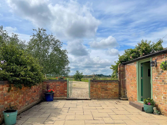 Others 5, Sunshine Annex-double Bed,ensuite, Lounge, Kitchen, Warwickshire
