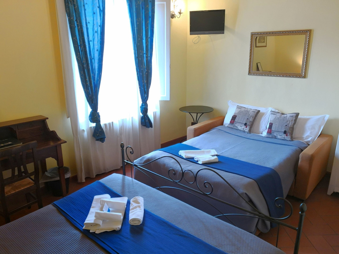 Bedroom 4, B&B Window To The Tower, Pisa