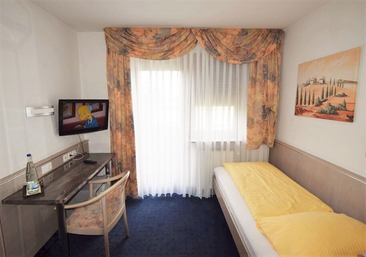 Bedroom 3, Hotel Alena, Esslingen
