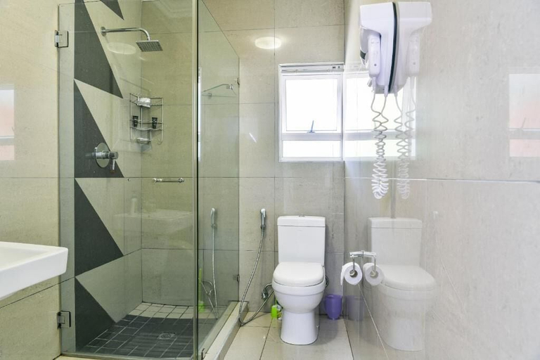 Bathroom 5, Al-Beit Lodge, Nelson Mandela Bay