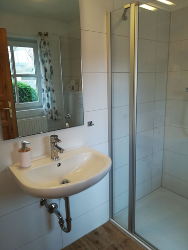 Bathroom 5, Ferienhof Trapp Heuhotel, Lüneburg