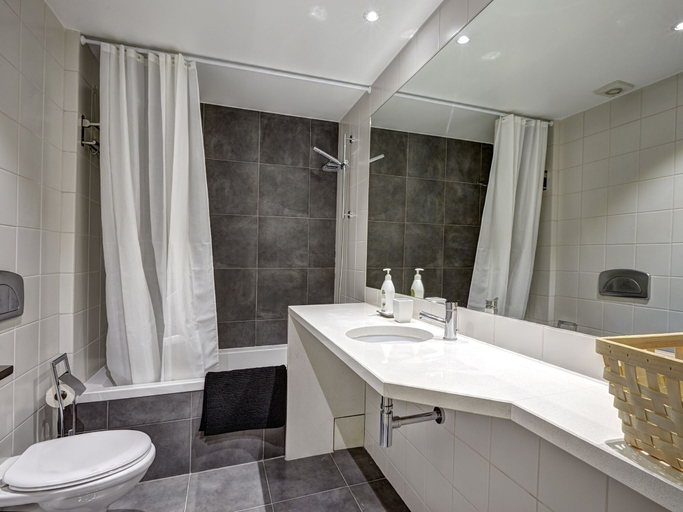Bathroom, Sonel Investe Apartments Martim Moniz SQ, Lisbon
