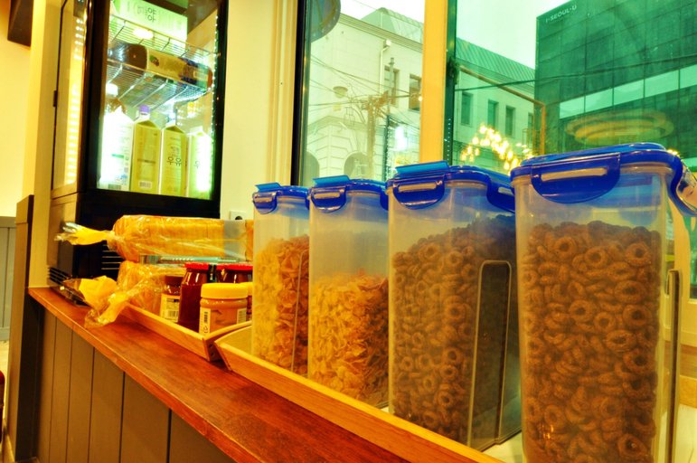 Food & Drinks 5, OYO Rooftop Hostel, Jung