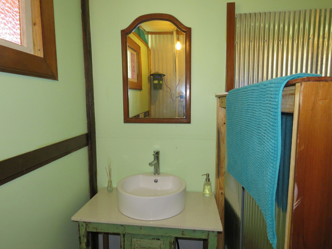 Bathroom, Fig Tree Retro Studio, Tweed - Pt B