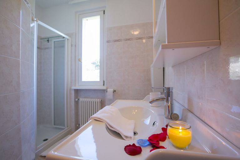 Bathroom 5, Casa Margareta, Como