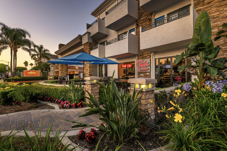 Exterior & Views 2, Tropicana Inn and Suites, Orange