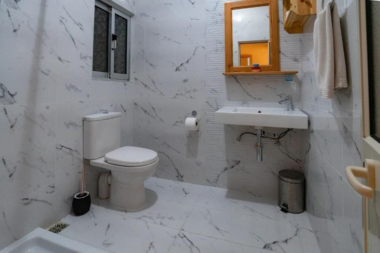 Bathroom 3, Lantern Guest House