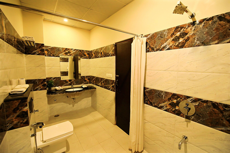 Bathroom 4, Veeva Hotels Ajmer Road, Jaipur