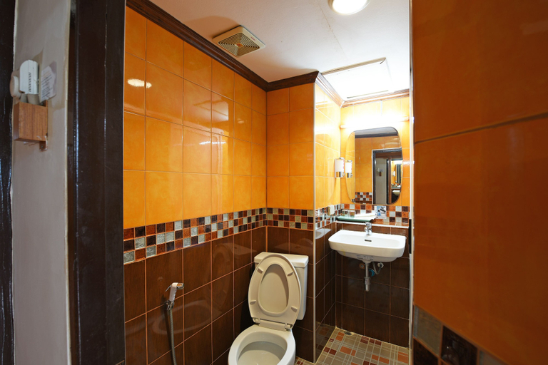 Bathroom 5, Malaysia Hotel Bangkok, Sathorn