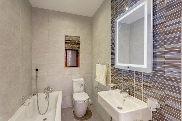Bathroom 4, Stylish 2 Bedroom Apartment in an Amazing Location
