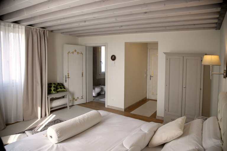 Bedroom 4, Villa Cornaro Tourist Suites, Verona