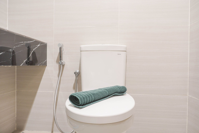 Bathroom 3, Cozy Stay And Spacious Studio At West Vista Apartment, Jakarta Barat