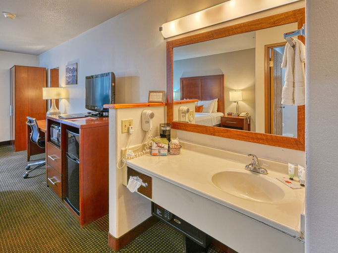 Bathroom 3, Yellowstone River Inn & Suites, Park