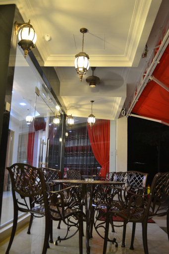 Food & Drinks 5, DR Hotel, Barat Daya