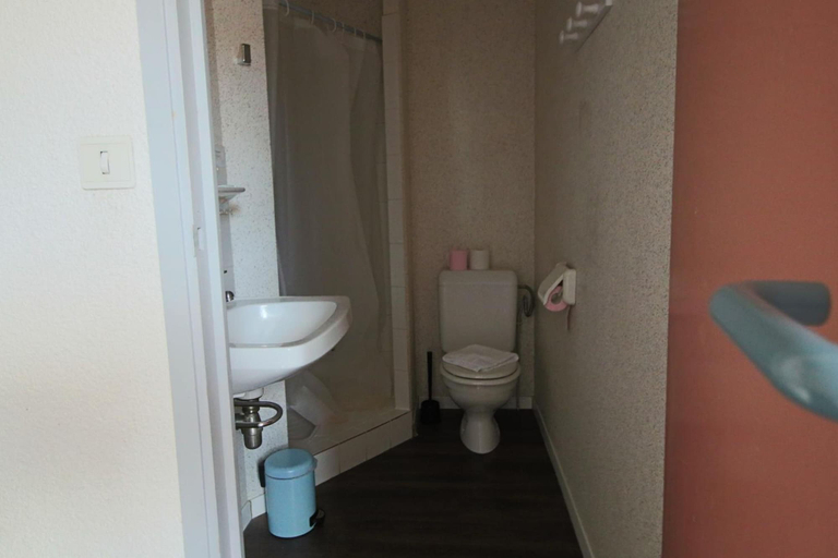 Bathroom 3, Hôtel Restaurant Au Val Doré, Puy-de-Dôme