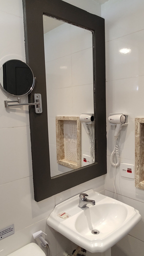 Bathroom 4, Greco Hotel, Armação dos Búzios