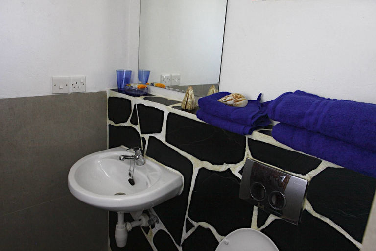 Bathroom 4, Sheba Cottages, Msambweni