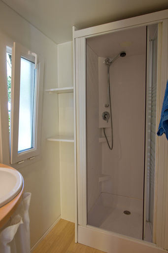 Bathroom 3, Camping le Pressoir, Gironde