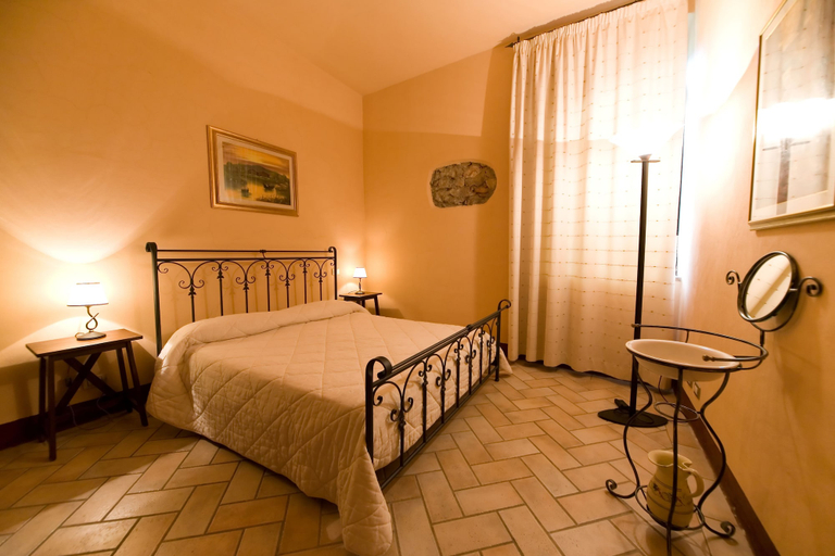 Bedroom 2, Antico Borgo Poggiarello, Siena