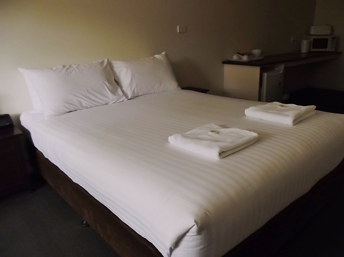 Bedroom 1, Heyfield Railway Hotel, Wellington - Maffra
