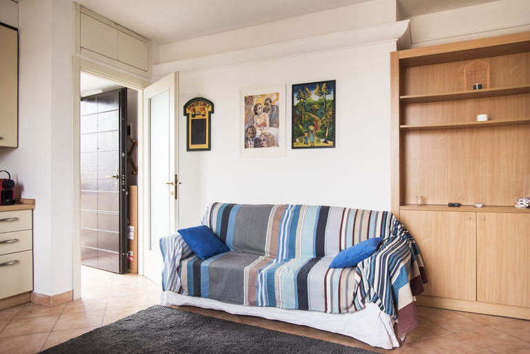 Living area 5, Typical Apartment on River Naviglio / Darsena, Milano