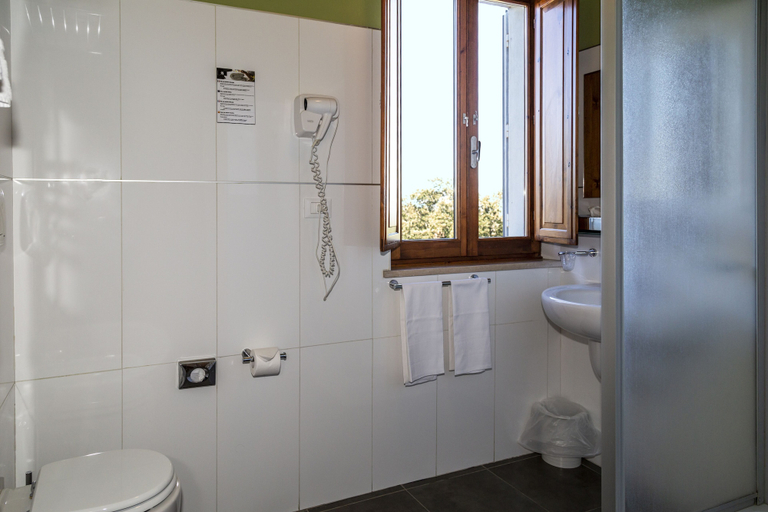 Bathroom 4, Villa Montarioso, Siena