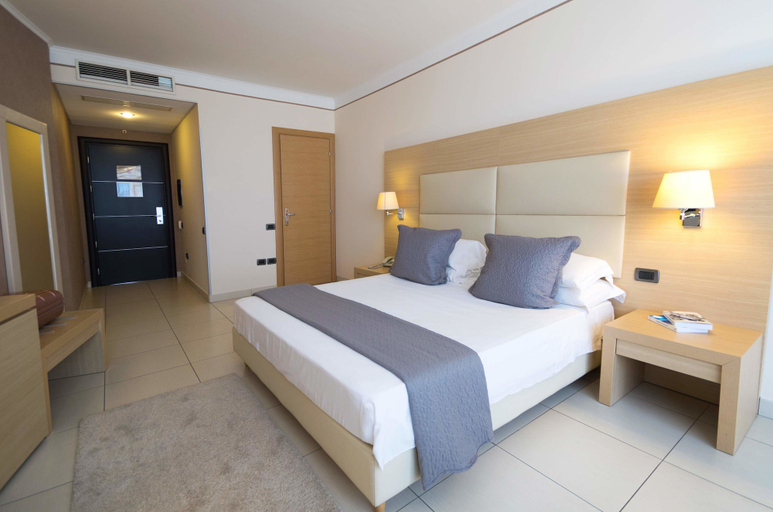 Bedroom 3, Mediterraneo Palace Hotel, Cosenza