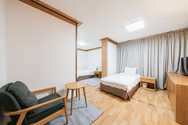 Bedroom 3, Jeju Miracle Hotel, Jeju