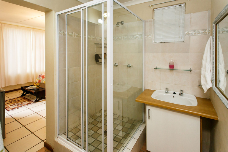 Bathroom 3, Langenhoven B and B, Eden