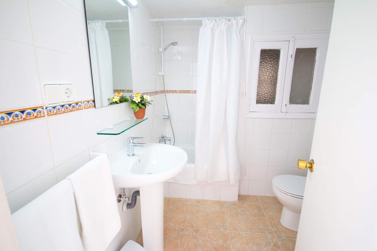 Bathroom 3, Hostal Los Pinos, Baleares