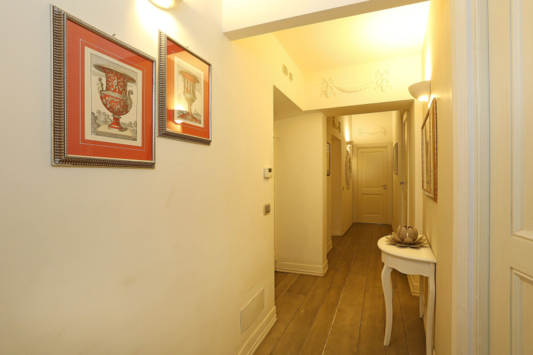 Others 4, Piazzetta de' Monti Suites, Rome