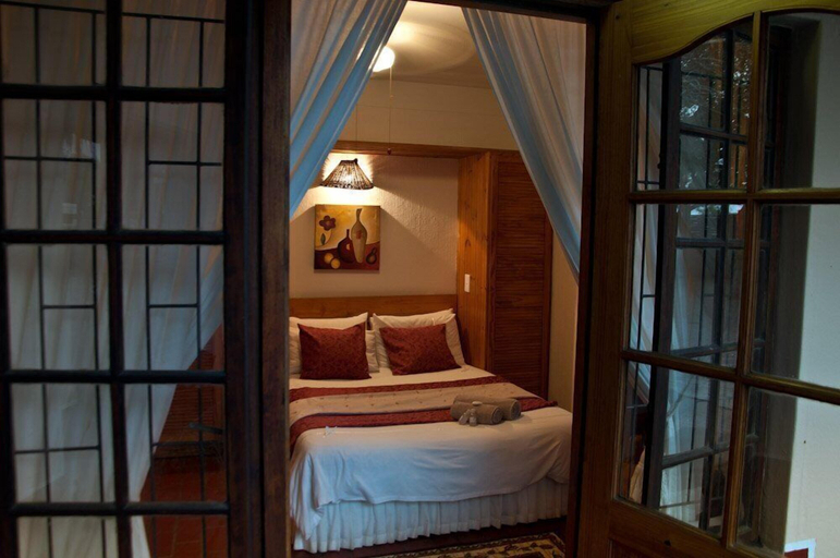 Bedroom 3, Woodpecker Inn, Uthungulu