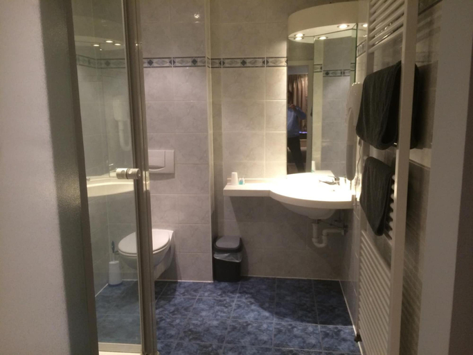Bathroom, Anna's Place, West-Vlaanderen