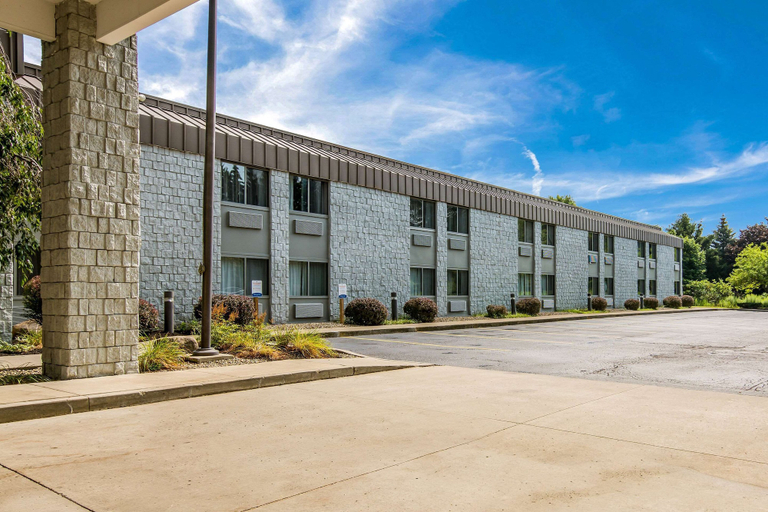 Exterior & Views 2, Clarion Pointe Jamestown - Falconer, Chautauqua