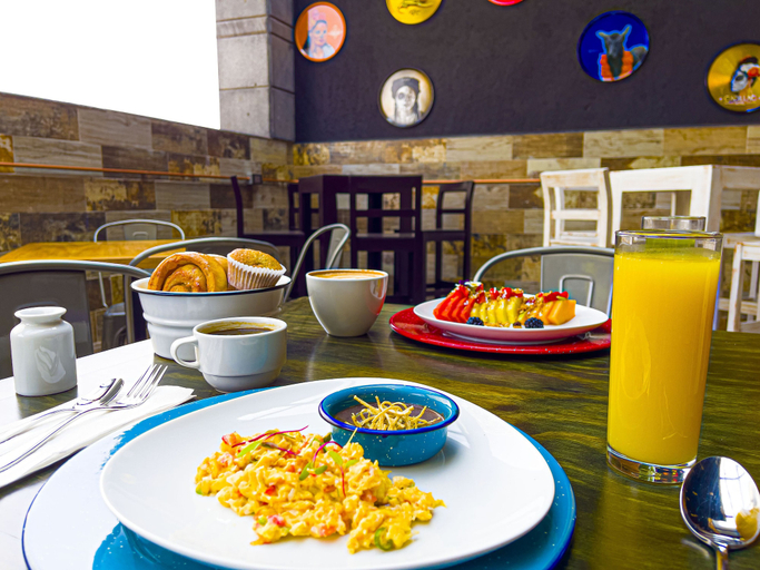 Food & Drinks 4, Cadillac Cocoon Beds, Mexico City