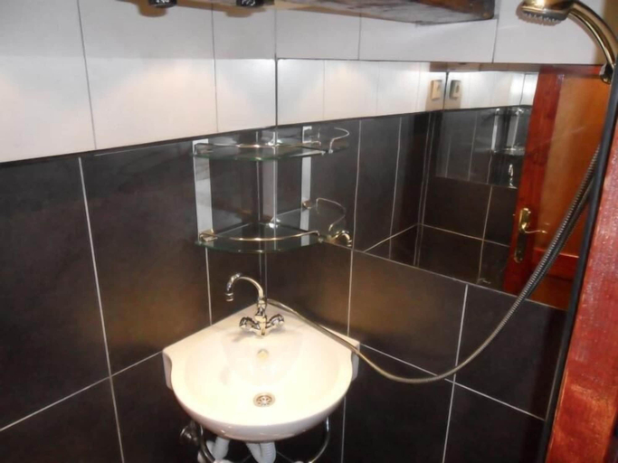 Bathroom, MS Cutty Jean