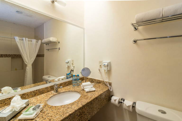 Bathroom 4, Nonna Mia, Campeche