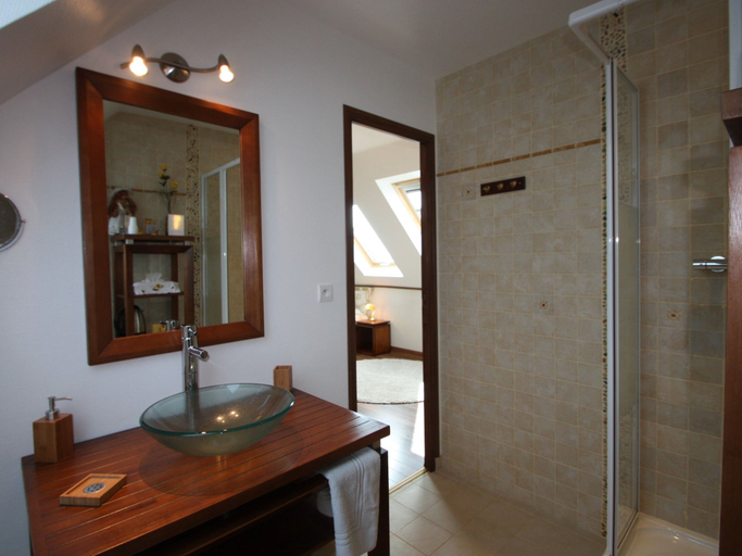 Bathroom 5, Le Domaine de Buhez Nevez, Côtes-d'Armor