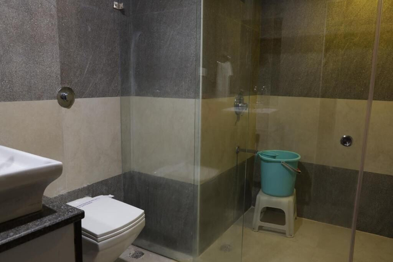 Bathroom, Hotel PVK Grand, Dindigul
