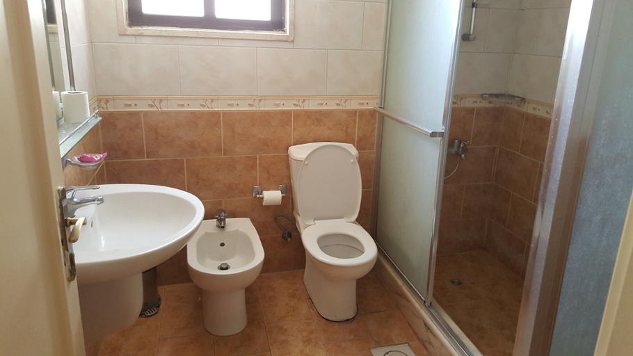 Bathroom 3, AlKhaleej Hotel Apartments, Salt