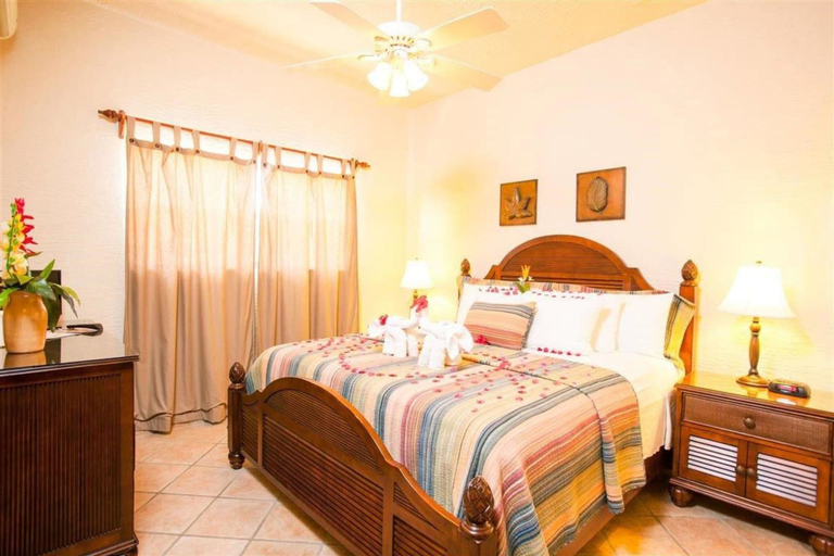 Bedroom 4, Clarion Suites Roatan at Pineapple Villas, Roatán