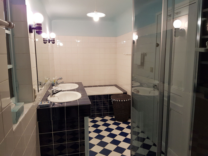 Bathroom 5, Le Clos Sainte Helene, Eure