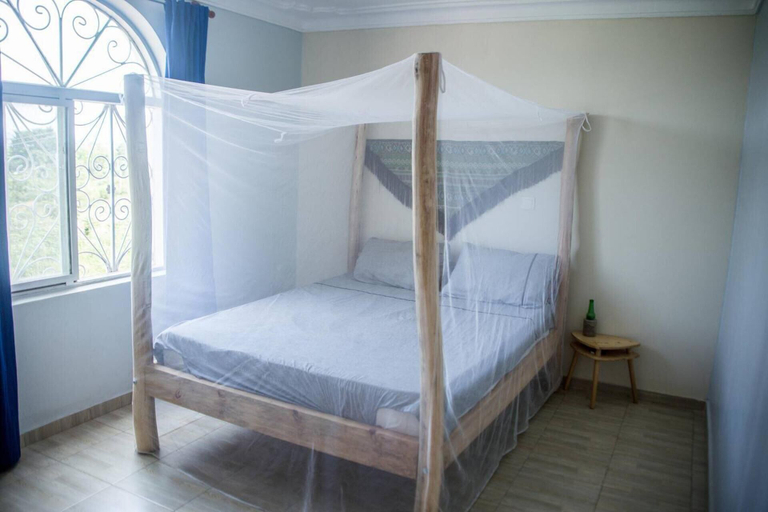 Bedroom 2, 5-bed Lakeview Villa With Roofterrace and Kidspond, Busiiro