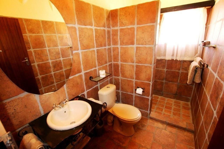 Bathroom 3, Mount Etjo Safari Lodge, Omatako